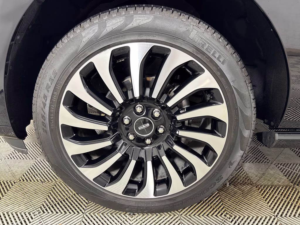 2022 Infinite Black Metallic Clearcoat Lincoln Navigator L Black Label 4X4 SUV