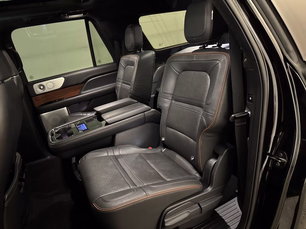 2022 Infinite Black Metallic Clearcoat Lincoln Navigator L Black Label 4X4 SUV