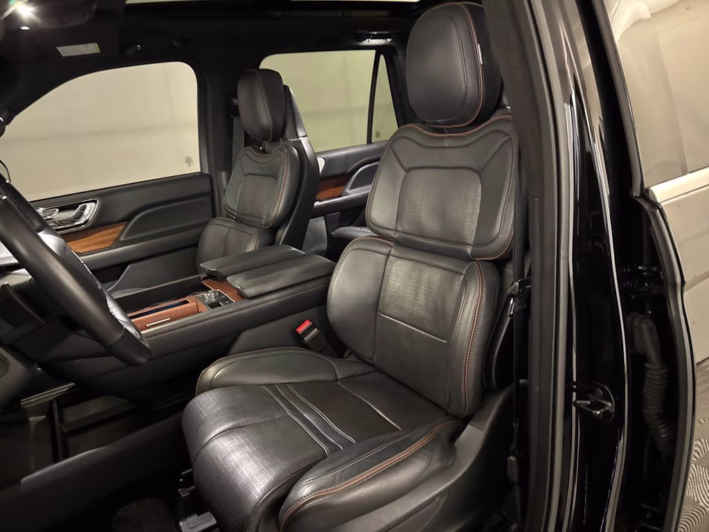 2022 Infinite Black Metallic Clearcoat Lincoln Navigator L Black Label 4X4 SUV