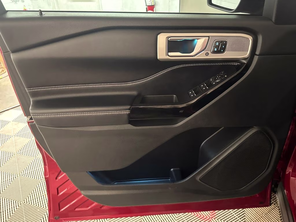 2022 Rapid Red Metallic Tinted Clearcoat Ford Explorer ST RWD SUV
