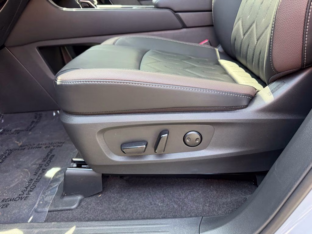 2026 Boulder Gray/Super Black Nissan Pathfinder Platinum 4X4 SUV