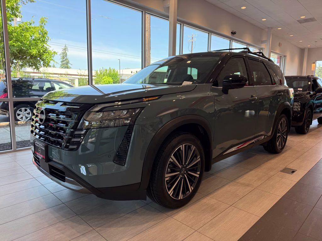 2026 Nissan Pathfinder Platinum 4WD's photo
