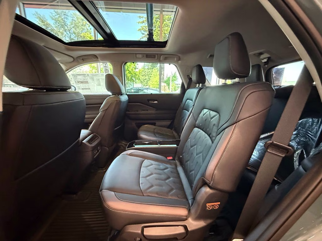 2026 Baltic Teal/Super Black Nissan Pathfinder Platinum 4X4 SUV