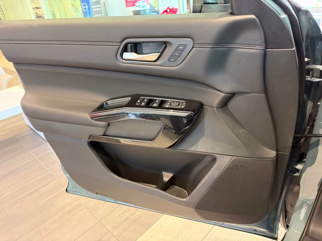 2026 Baltic Teal/Super Black Nissan Pathfinder Platinum 4X4 SUV