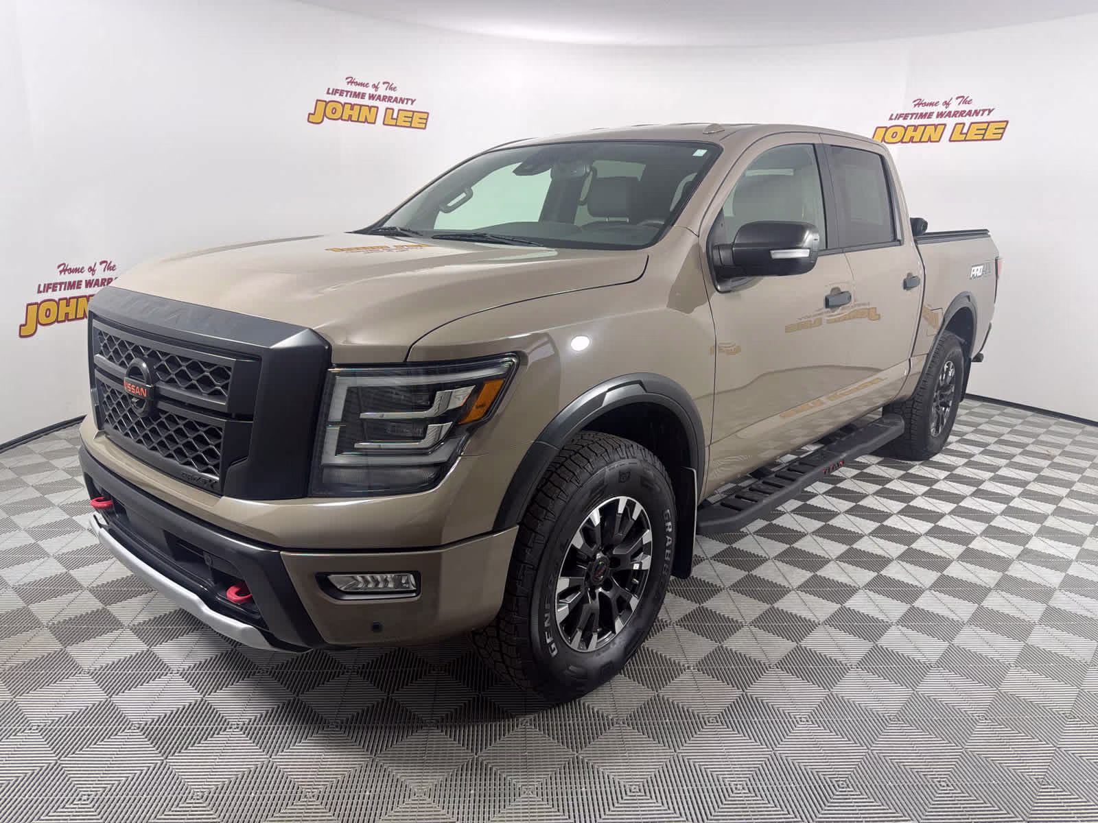 2021 Nissan Titan PRO-4X 4X4 Crew Cab's photo