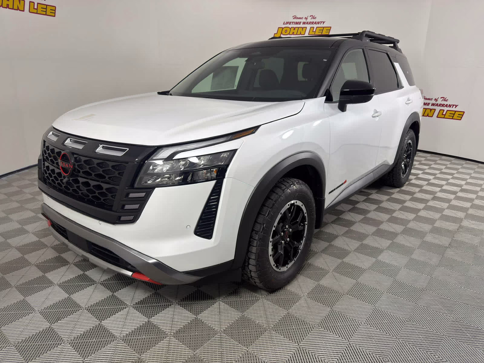 2026 Everest White Pearl Tricoat/Super Black Nissan Pathfinder Rock Creek 4X4 SUV