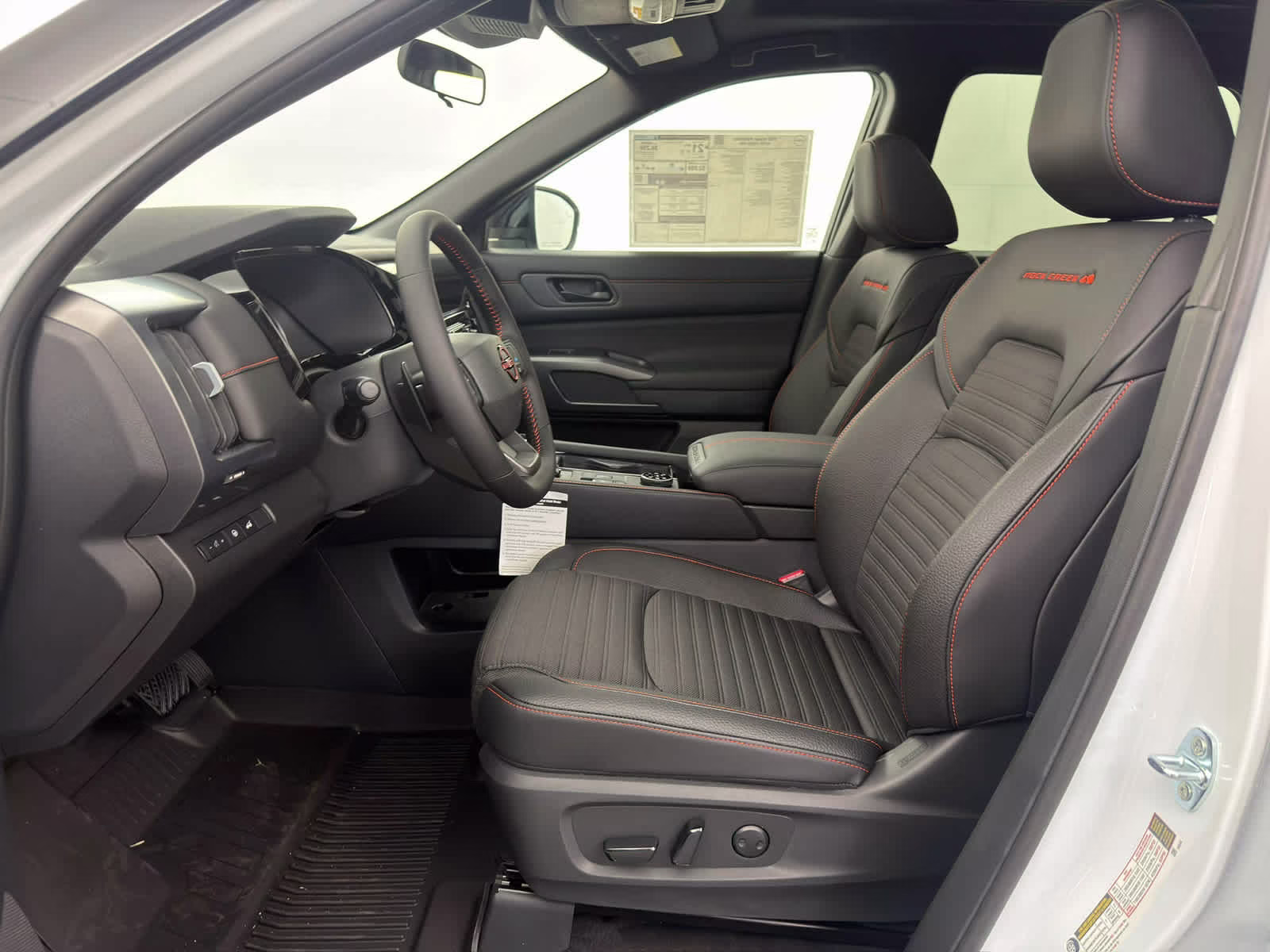 2026 Everest White Pearl Tricoat/Super Black Nissan Pathfinder Rock Creek 4X4 SUV