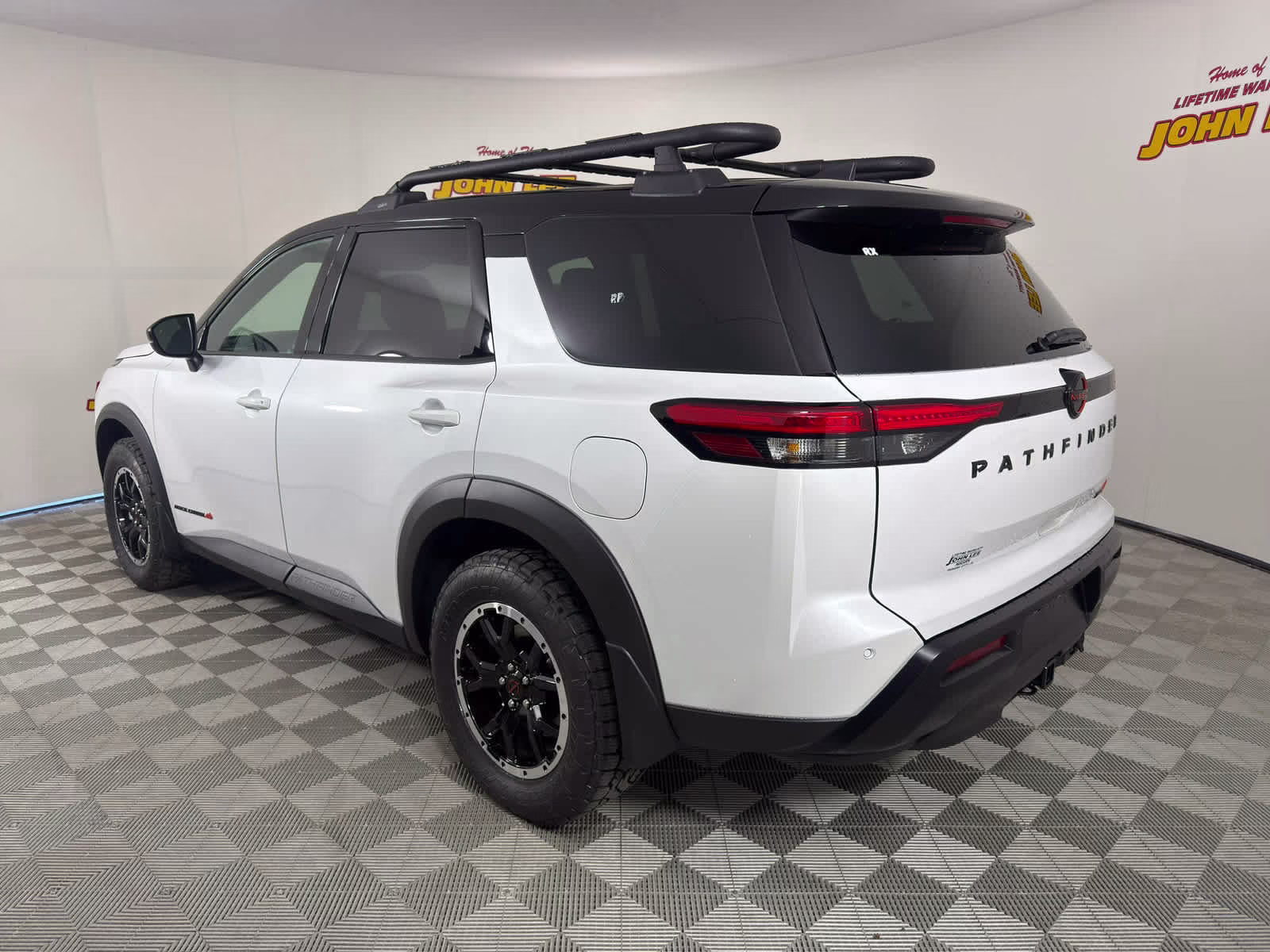 2026 Everest White Pearl Tricoat/Super Black Nissan Pathfinder Rock Creek 4X4 SUV