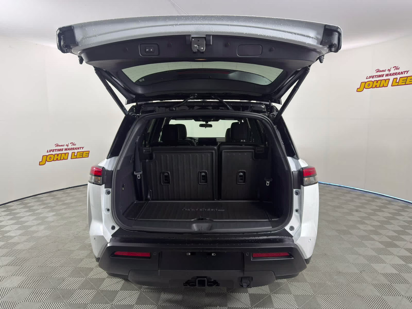 2026 Everest White Pearl Tricoat/Super Black Nissan Pathfinder Rock Creek 4X4 SUV