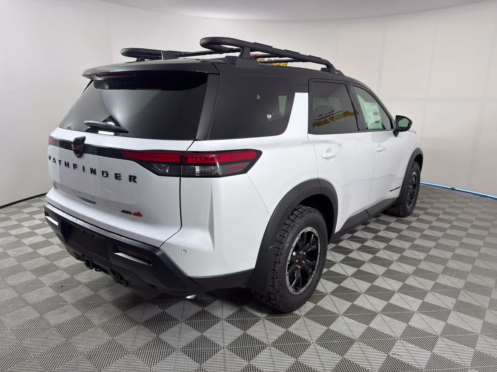 2026 Everest White Pearl Tricoat/Super Black Nissan Pathfinder Rock Creek 4X4 SUV