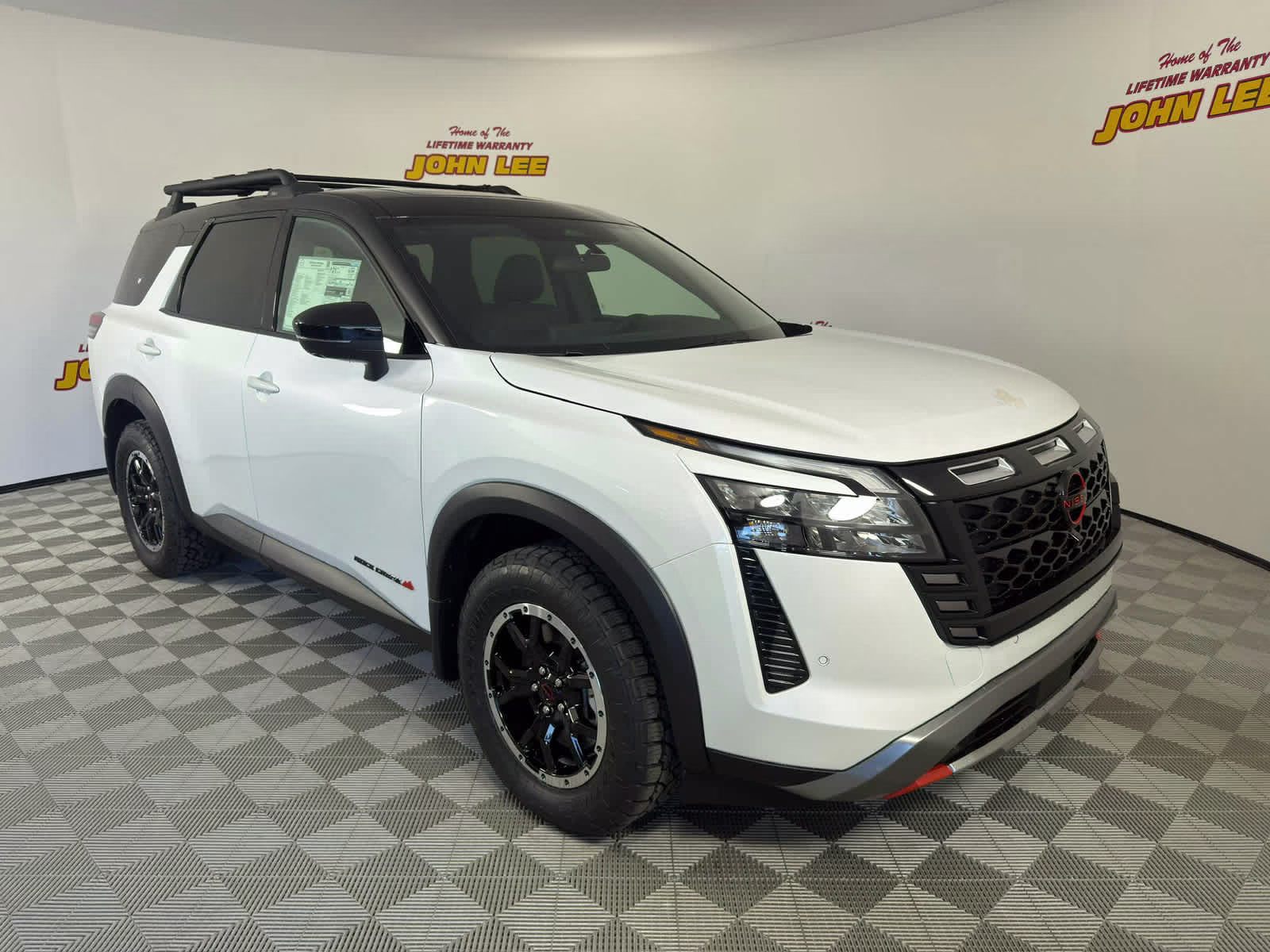 2026 Everest White Pearl Tricoat/Super Black Nissan Pathfinder Rock Creek 4X4 SUV