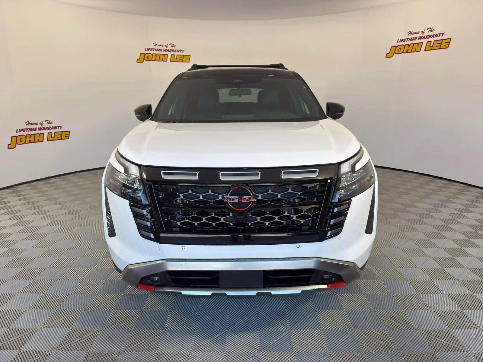 2026 Everest White Pearl Tricoat/Super Black Nissan Pathfinder Rock Creek 4X4 SUV