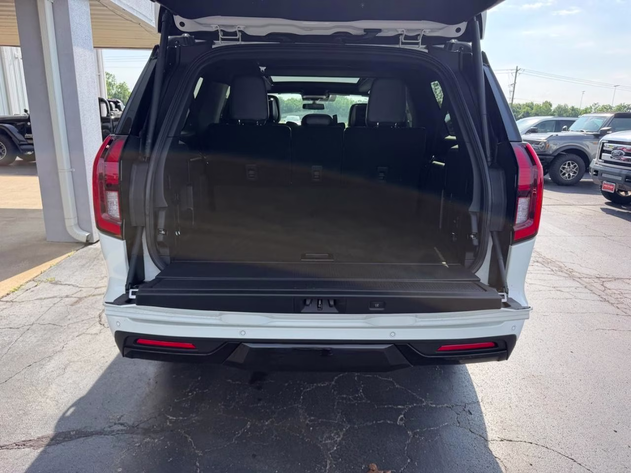 2026 Star White Metallic Tri-Coat Ford Expedition Max Platinum 4X4 SUV