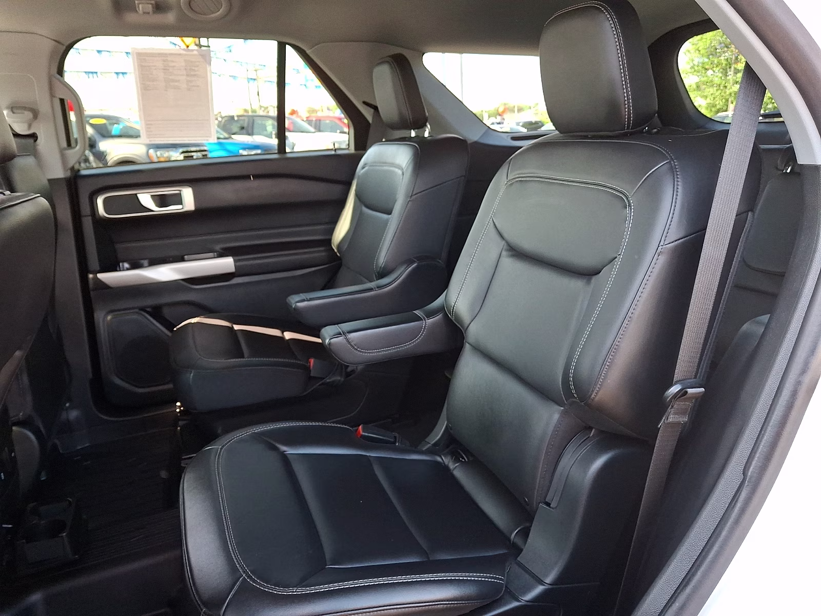 2023 Star White Metallic Tri-Coat - AZ Ford Explorer XLT 4X4
