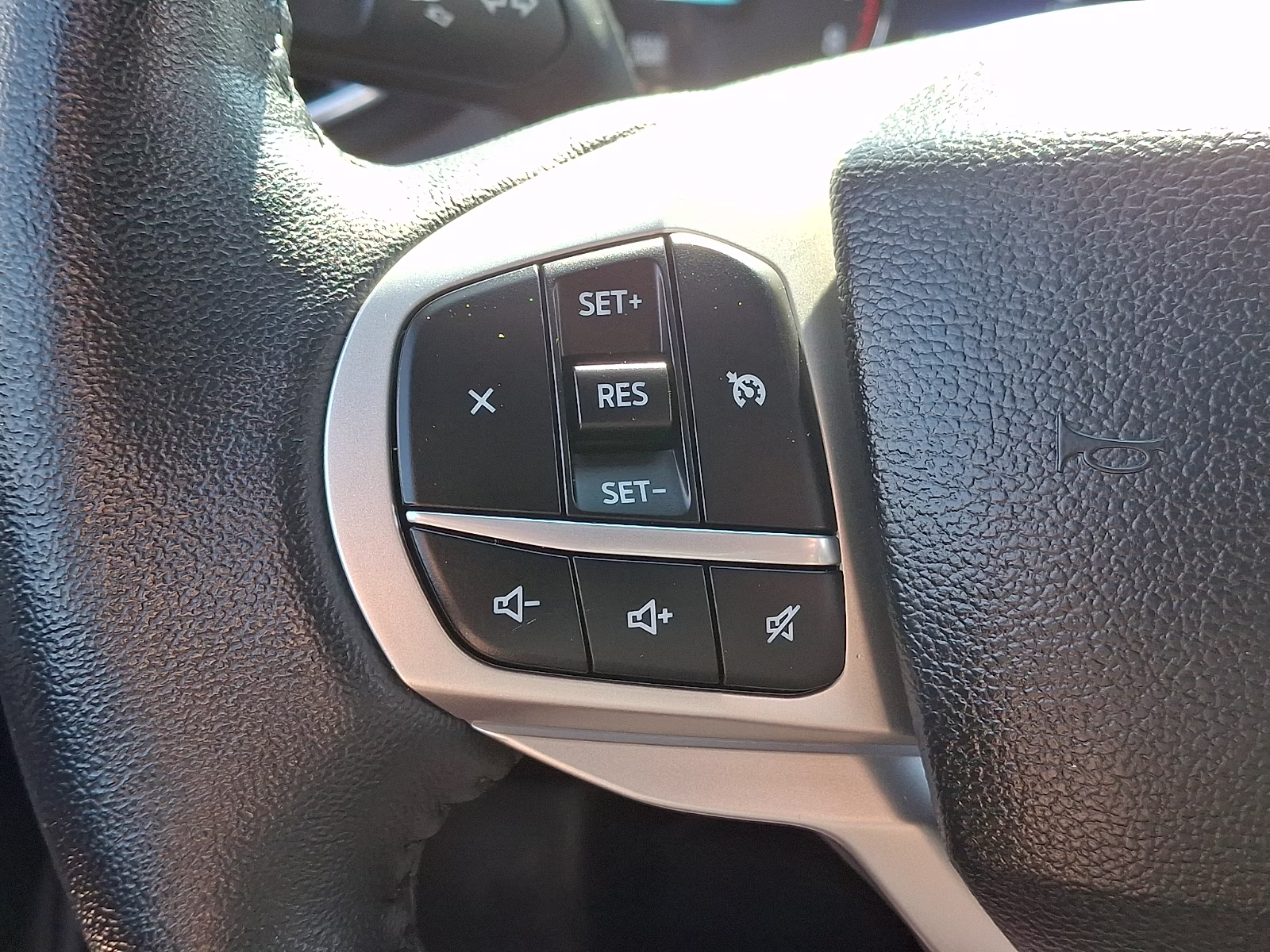 2023 Star White Metallic Tri-Coat - AZ Ford Explorer XLT 4X4