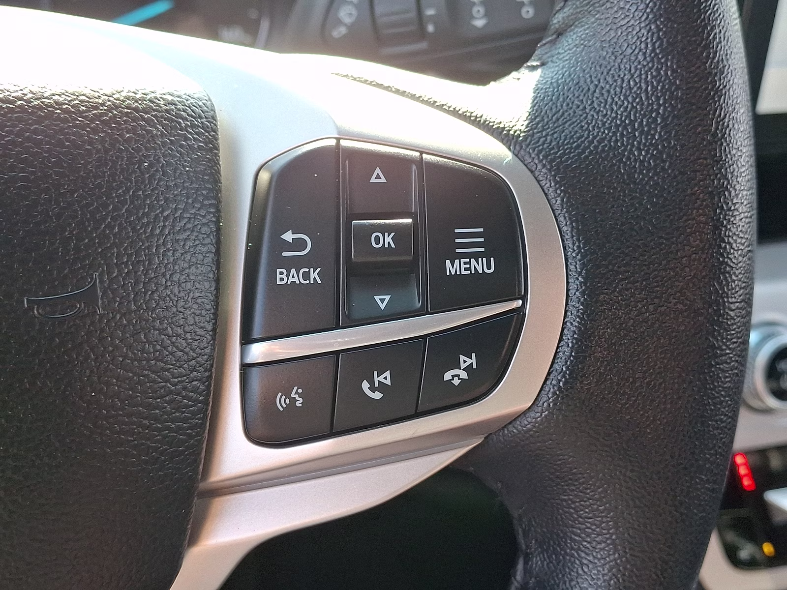 2023 Star White Metallic Tri-Coat - AZ Ford Explorer XLT 4X4