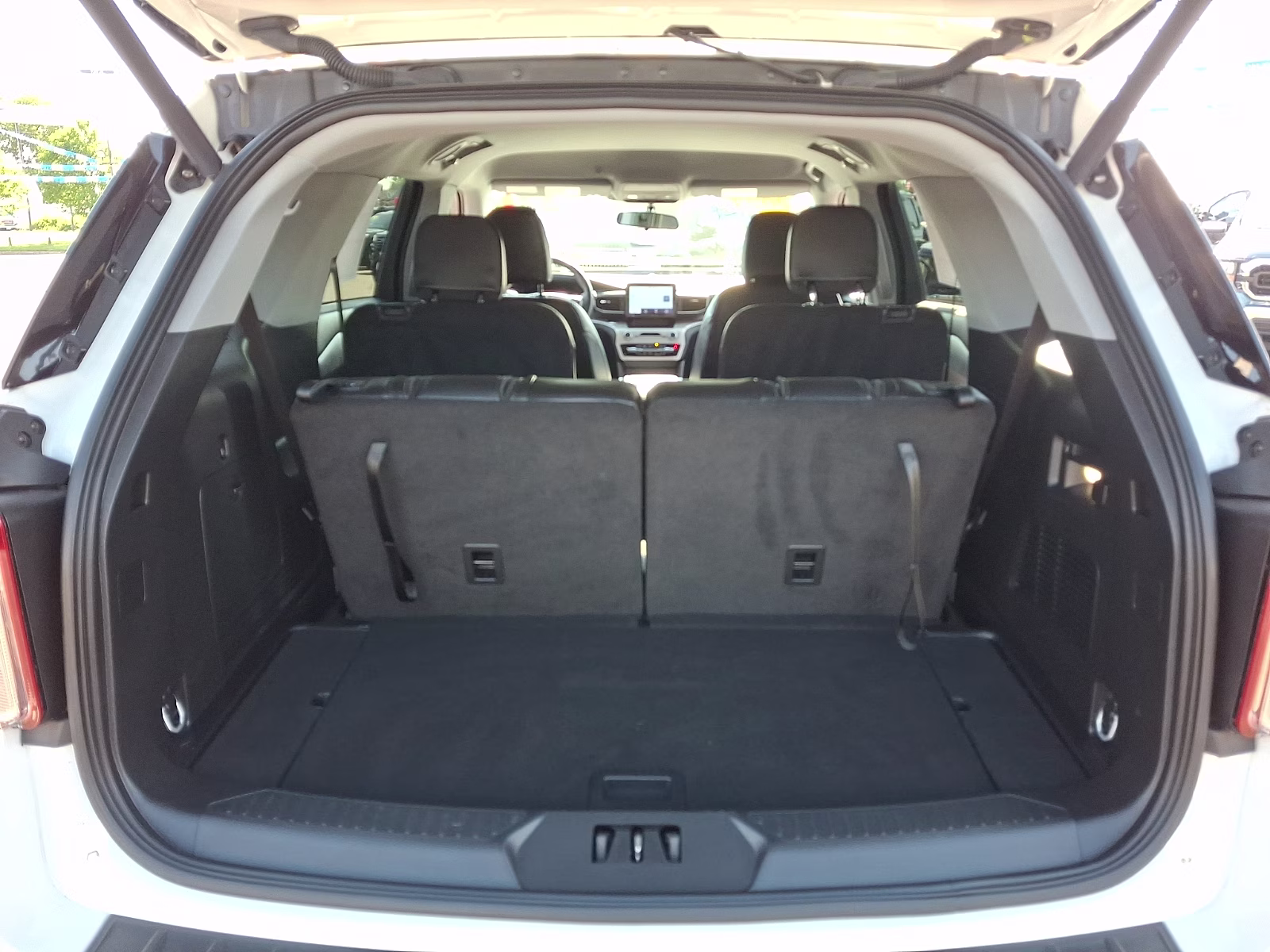 2023 Star White Metallic Tri-Coat - AZ Ford Explorer XLT 4X4
