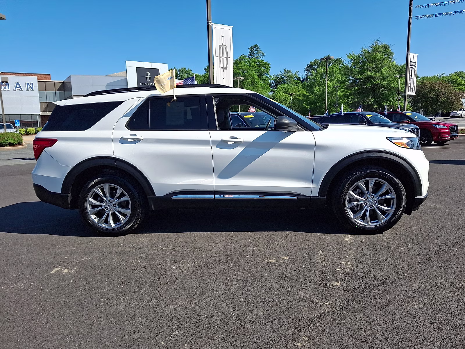 2023 Star White Metallic Tri-Coat - AZ Ford Explorer XLT 4X4