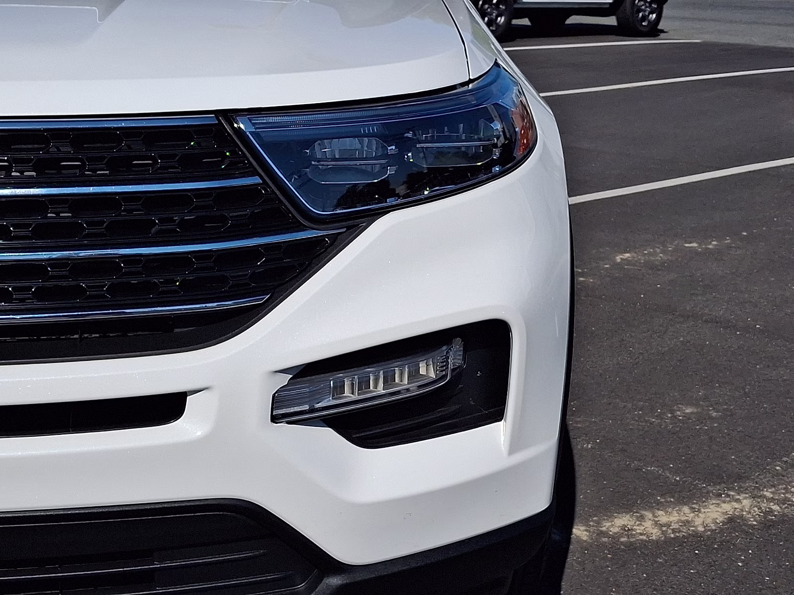 2023 Star White Metallic Tri-Coat - AZ Ford Explorer XLT 4X4