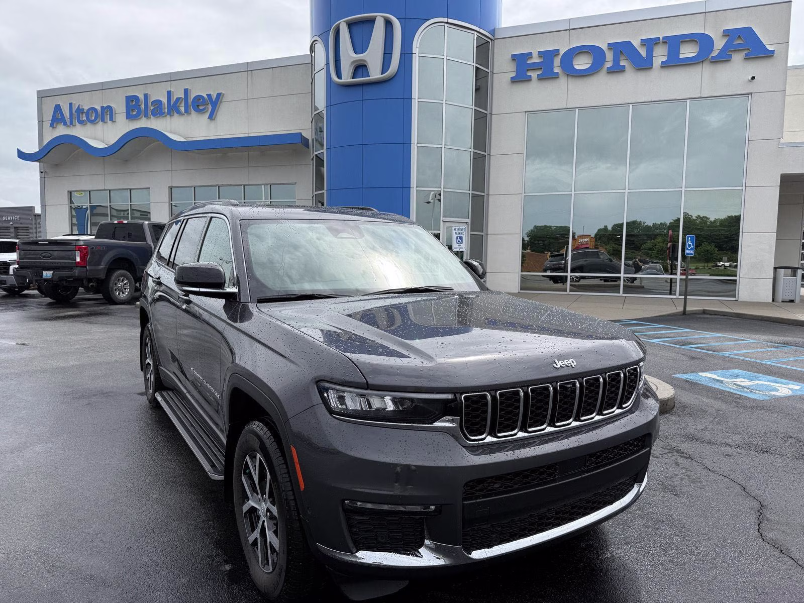 2025 Jeep Grand Cherokee L Limited 4x4's photo