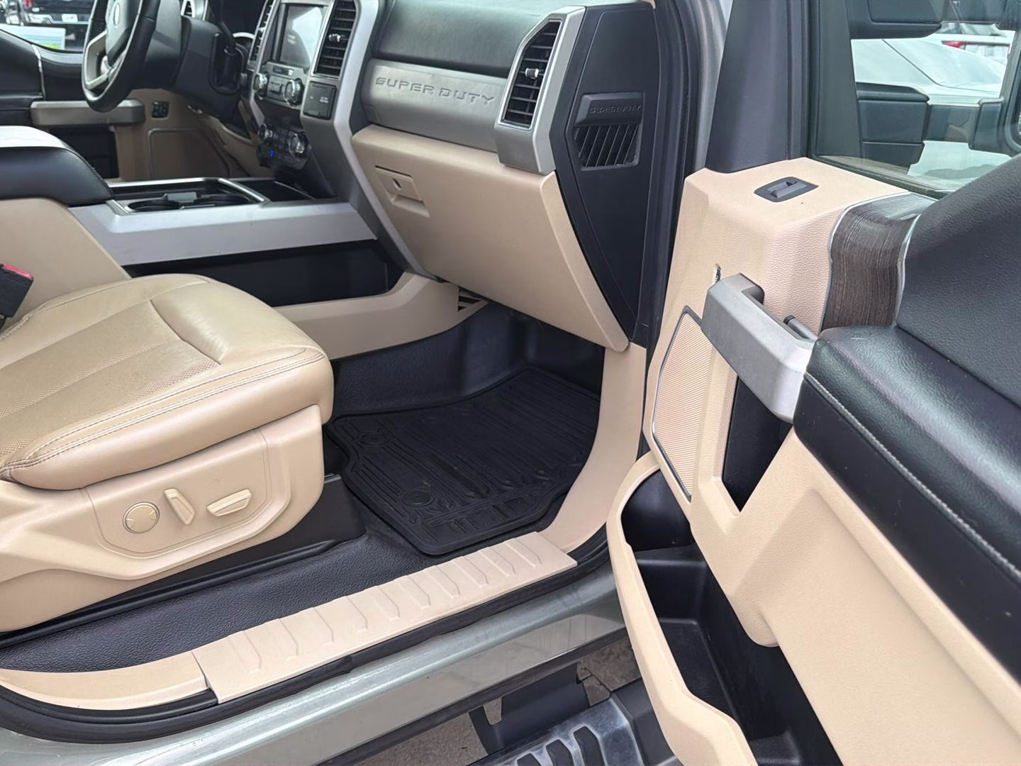2020 Silver Spruce Ford Super Duty F-450 DRW Lariat 4X4 Truck