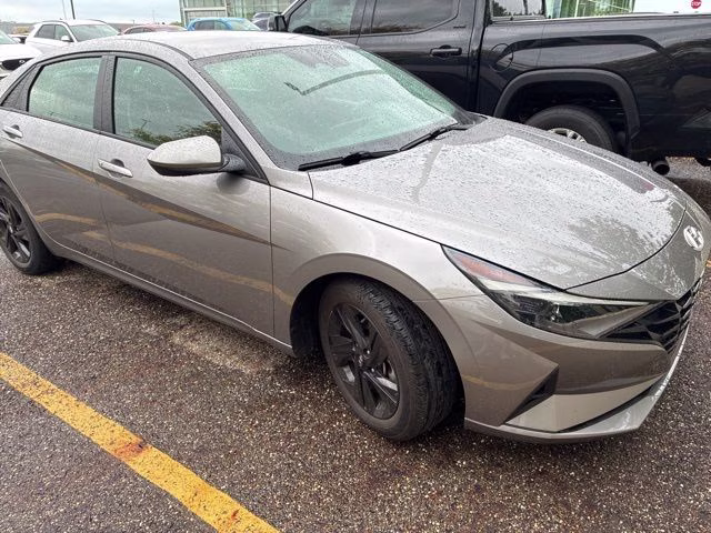 2022 Gray Hyundai Elantra SEL FWD Sedan