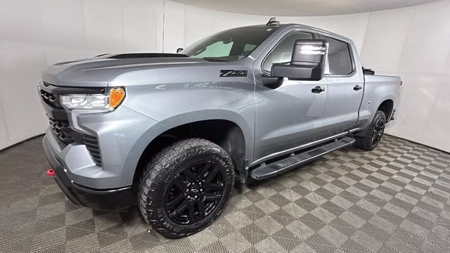 2023 Sterling Gray Metallic Chevrolet Silverado 1500 LT Trail Boss 4X4 Truck