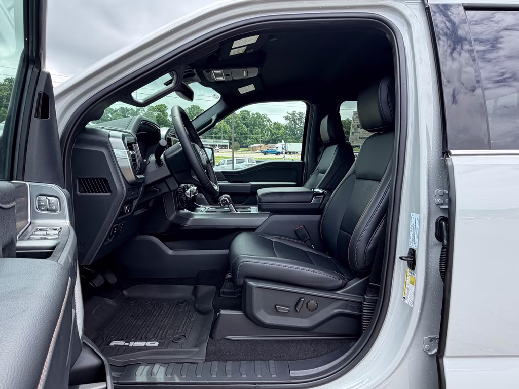 2026 Avalanche Ford F-150 LARIAT 4X4 Truck