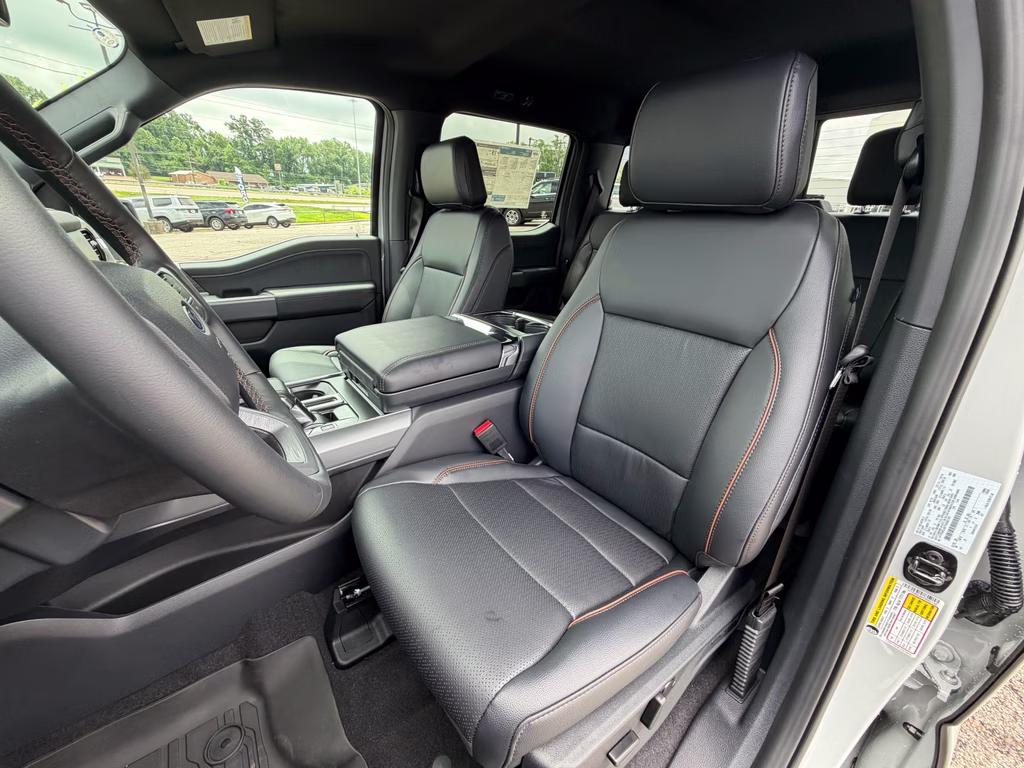 2026 Avalanche Ford F-150 LARIAT 4X4 Truck