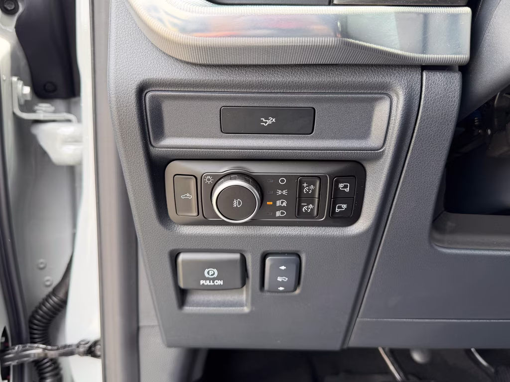 2026 Avalanche Ford F-150 LARIAT 4X4 Truck