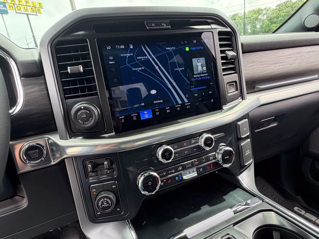 2026 Avalanche Ford F-150 LARIAT 4X4 Truck