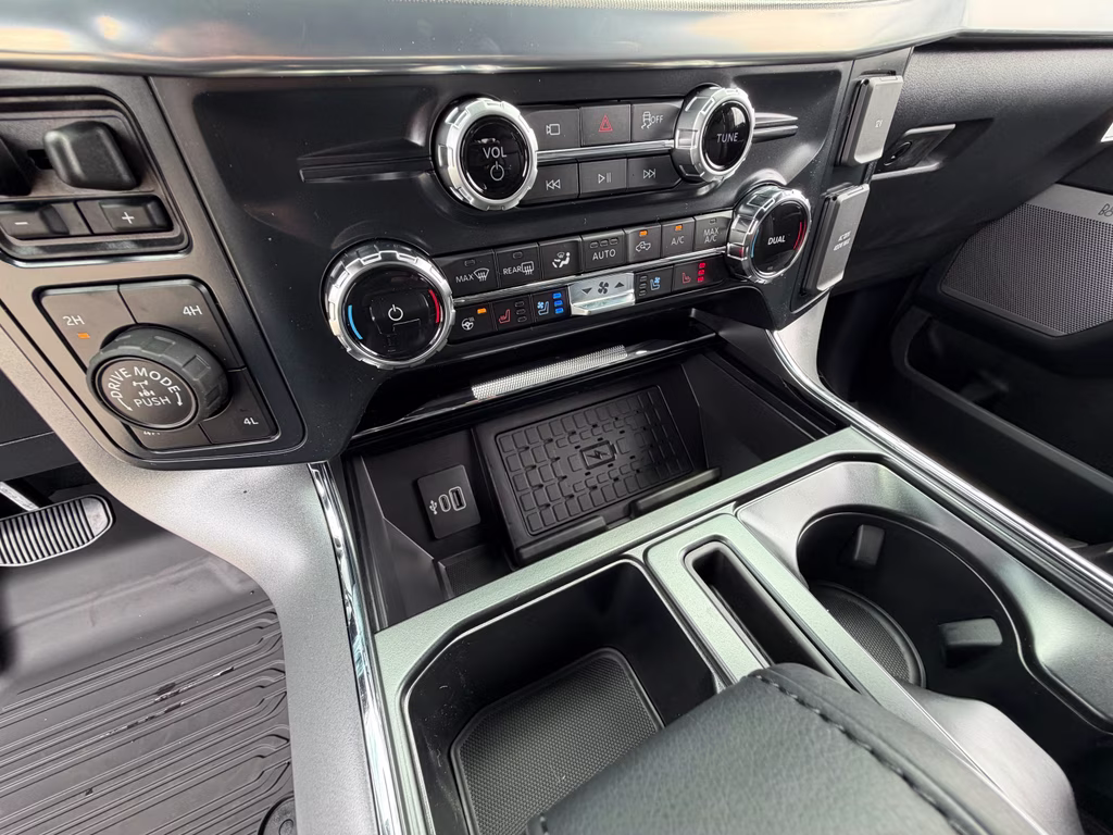 2026 Avalanche Ford F-150 LARIAT 4X4 Truck