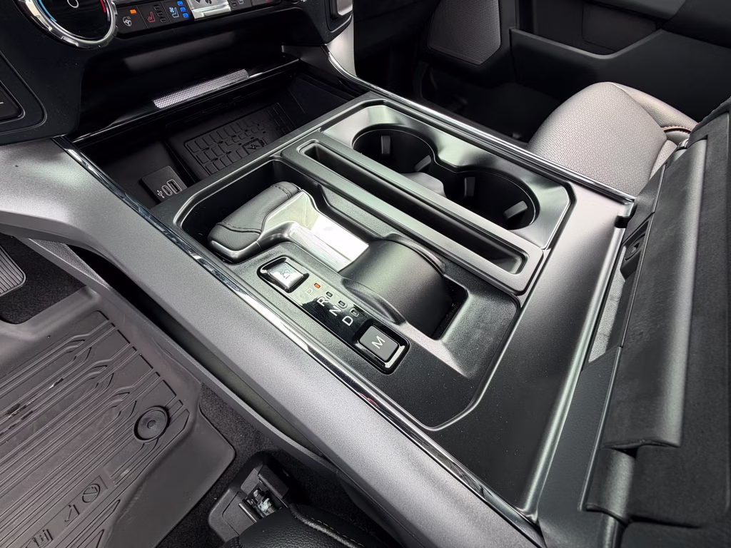 2026 Avalanche Ford F-150 LARIAT 4X4 Truck