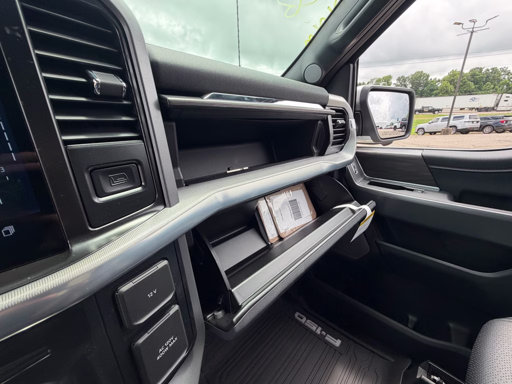 2026 Avalanche Ford F-150 LARIAT 4X4 Truck