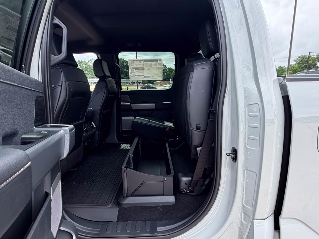 2026 Avalanche Ford F-150 LARIAT 4X4 Truck