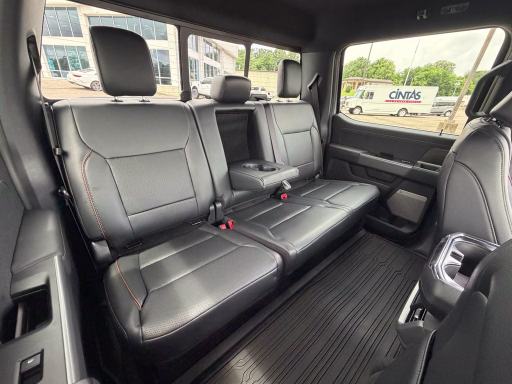 2026 Avalanche Ford F-150 LARIAT 4X4 Truck
