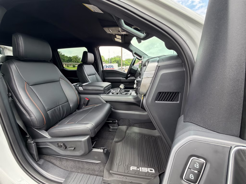 2026 Avalanche Ford F-150 LARIAT 4X4 Truck