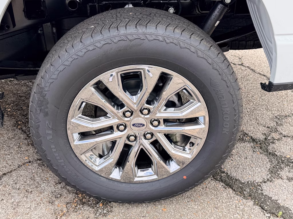 2026 Avalanche Ford F-150 LARIAT 4X4 Truck