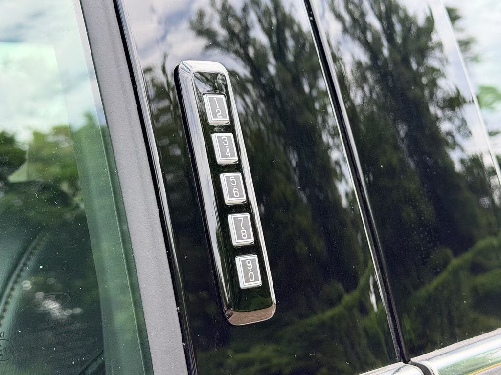 2026 Avalanche Ford F-150 LARIAT 4X4 Truck