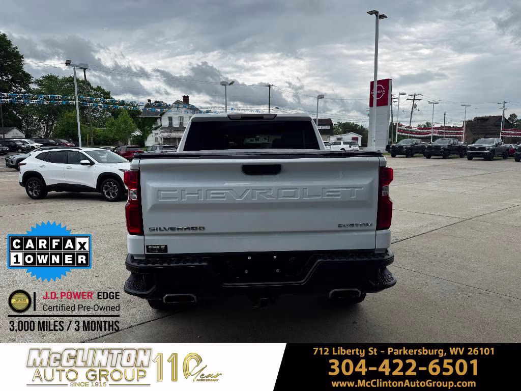 2021 Summit White Chevrolet Silverado 1500 Custom Trail Boss 4X4 Truck