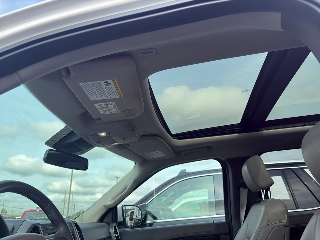 2019 WHITE PLATINUM MET TRI-COAT Ford Expedition XLT RWD SUV