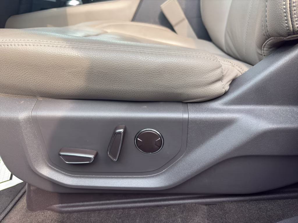 2019 WHITE PLATINUM MET TRI-COAT Ford Expedition XLT RWD SUV