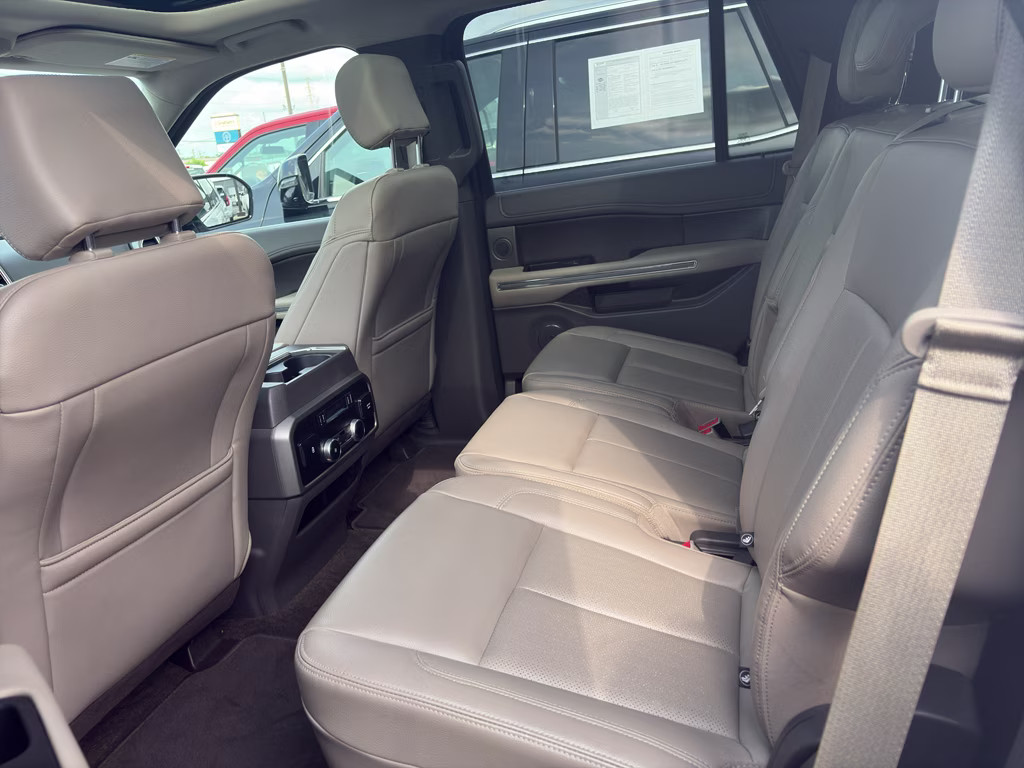 2019 WHITE PLATINUM MET TRI-COAT Ford Expedition XLT RWD SUV