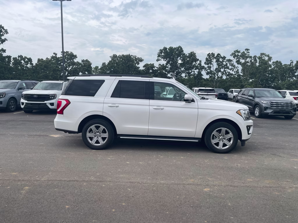 2019 WHITE PLATINUM MET TRI-COAT Ford Expedition XLT RWD SUV