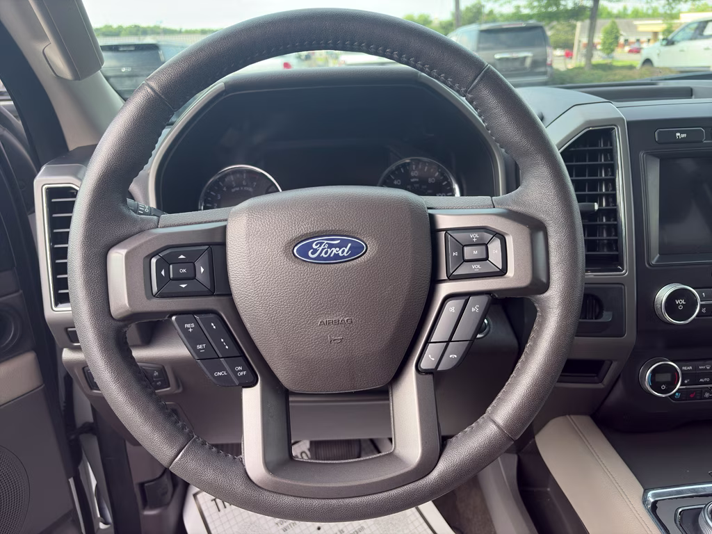 2019 WHITE PLATINUM MET TRI-COAT Ford Expedition XLT RWD SUV