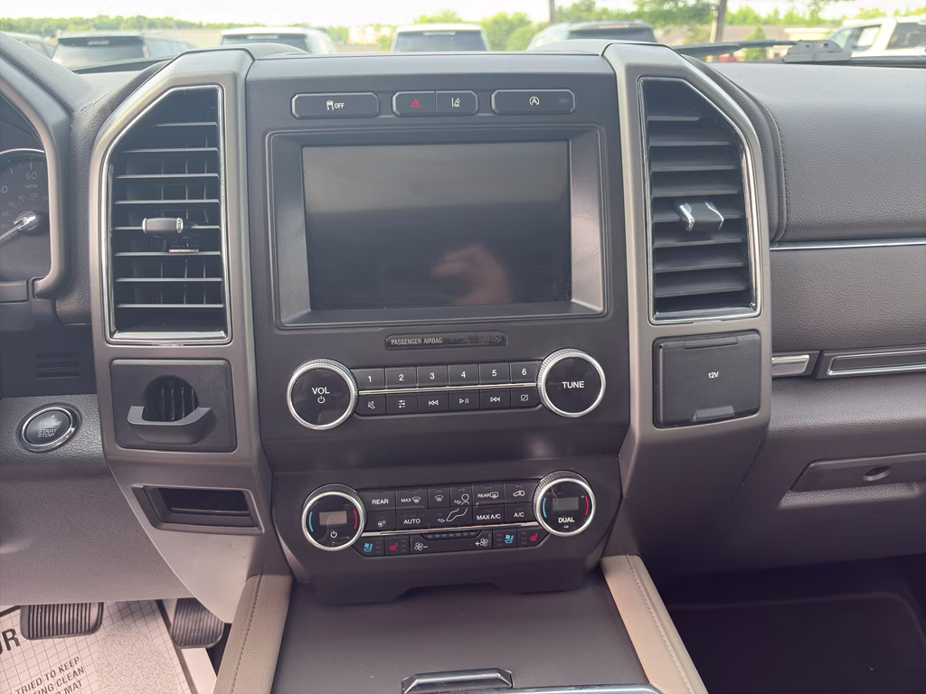 2019 WHITE PLATINUM MET TRI-COAT Ford Expedition XLT RWD SUV