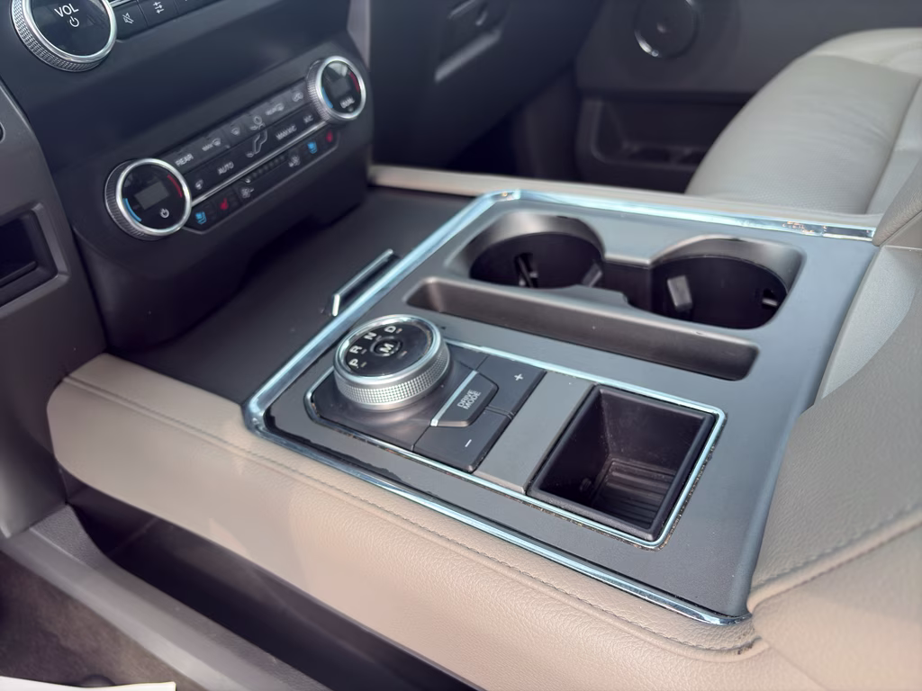 2019 WHITE PLATINUM MET TRI-COAT Ford Expedition XLT RWD SUV