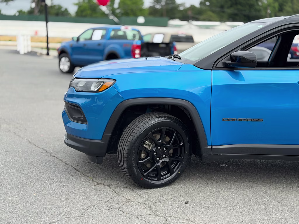 2024 Hydro Blue Pearlcoat Jeep Compass Latitude 4X4 SUV