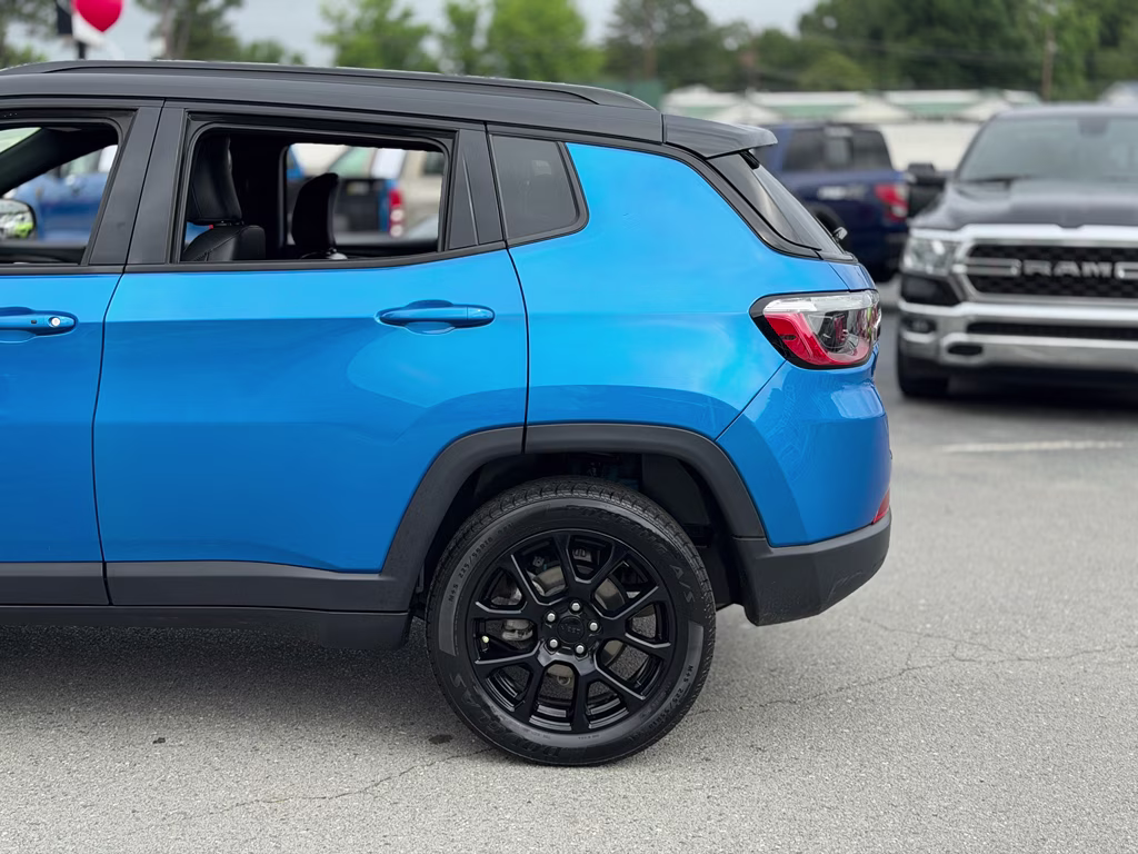 2024 Hydro Blue Pearlcoat Jeep Compass Latitude 4X4 SUV