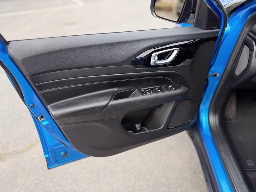 2024 Hydro Blue Pearlcoat Jeep Compass Latitude 4X4 SUV